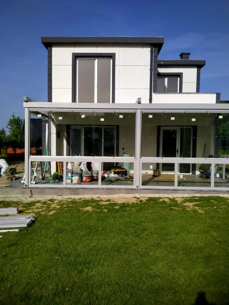 Bahçeye açılan konut pergola uygulaması