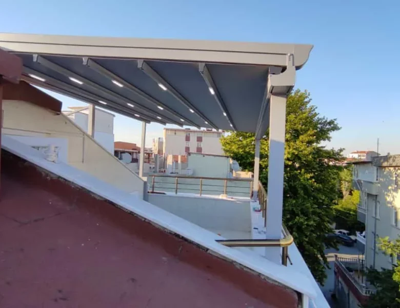 Teras üzerinde açılır kapanır pergola