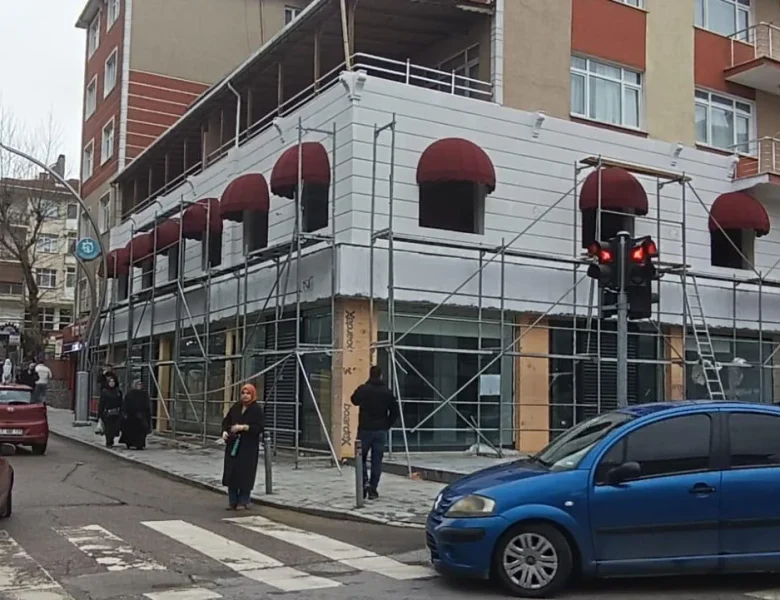 Cadde cephesinde sabit tente uygulaması