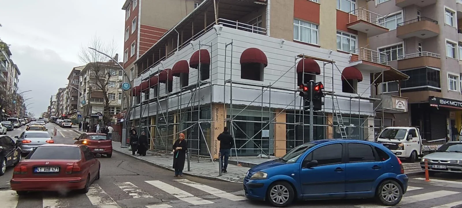 Cadde cephesinde sabit tente uygulaması